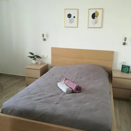 Flat Femina Street Varsó